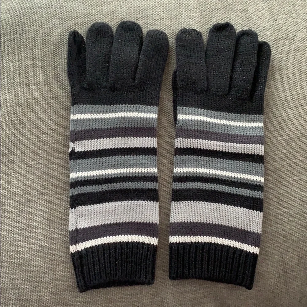 Kensie striped knit gloves.